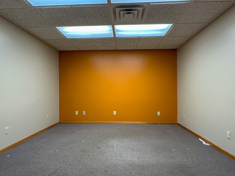 More Photos Of 233 S 8th St, Medford Office For Sale