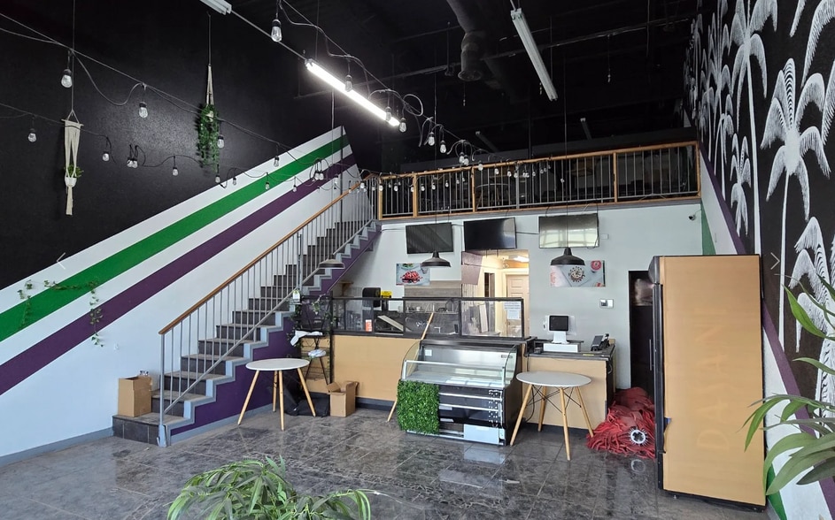 More Photos Of 5700 N Mesa Dr, El Paso Storefront For Lease