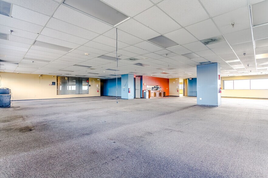 More Photos Of 2350 Valley View Ln, Dallas Loft Creative Space For Lease