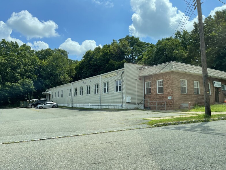 Primary Photo Of 14 Beach St, Rockaway Light Manufacturing For Sale