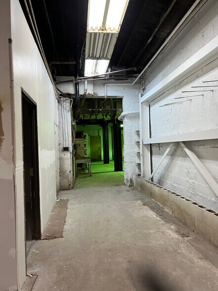 More Photos Of 537 Lincoln Hwy, East McKeesport Storefront For Sale