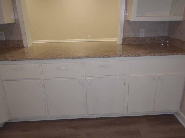 More Photos Of 2025 McLarty Dr, Newport Office For Sale