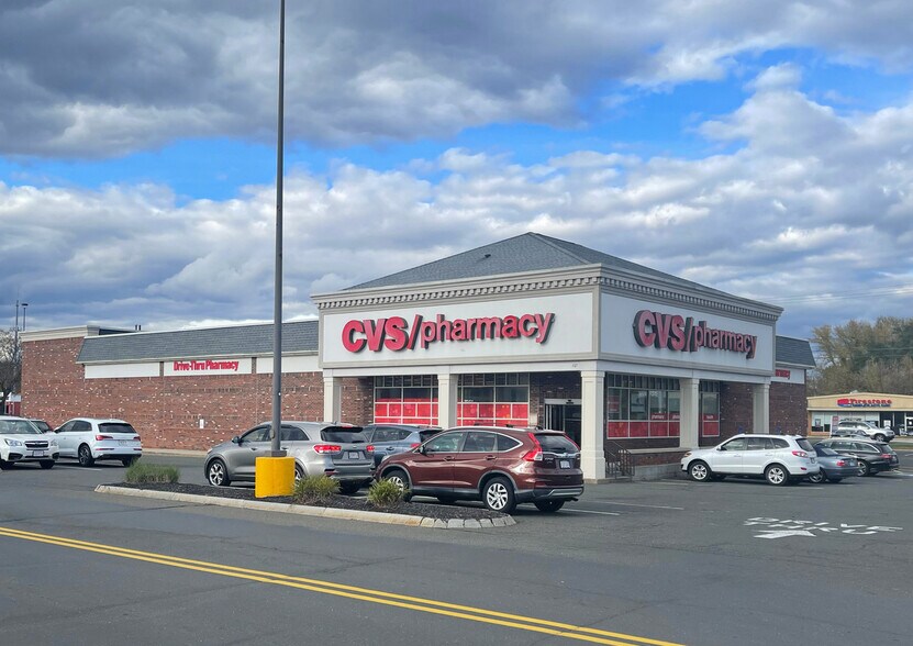 More Photos Of 415-475 E Main St, Westfield Unknown For Lease