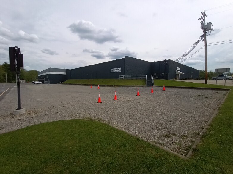 More Photos Of 1489 Milford St S, Clarksburg Freestanding For Lease