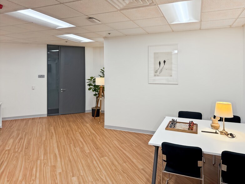 More Photos Of 8024 Glenwood Ave, Raleigh Coworking Space