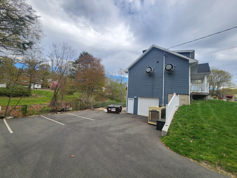 More Photos Of 605 Wolcott Rd, Wolcott Specialty For Sale