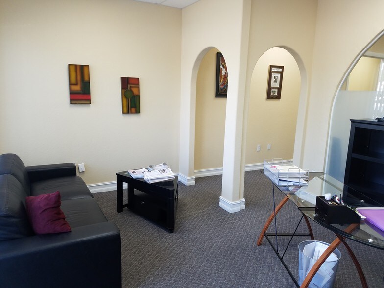 More Photos Of 7910 N Tamiami Trl, Sarasota Office For Lease