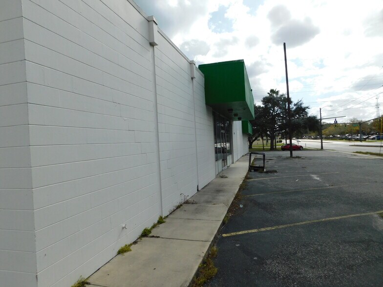 More Photos Of 813 N Lake Parker Ave, Lakeland Freestanding For Lease