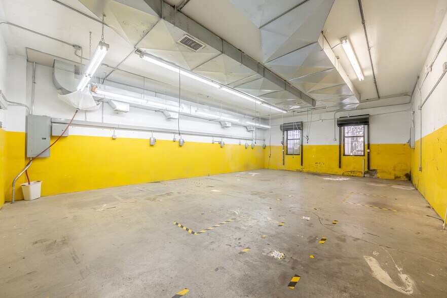 More Photos Of 38-31 Crescent St, Long Island City Warehouse For Lease