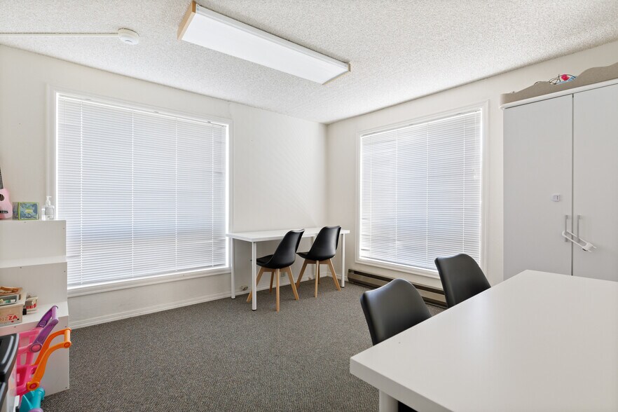 More Photos Of 35 SE Ely St, Oak Harbor Office For Sale