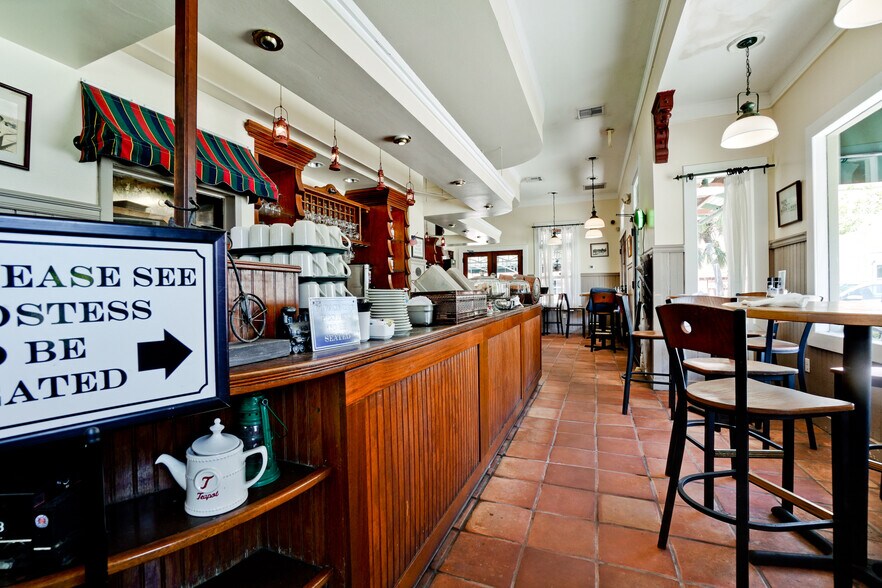 More Photos Of 1503 4th St, Sarasota Restaurant For Lease