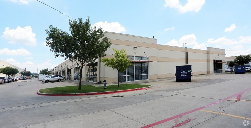 More Photos Of 11029 Harry Hines Blvd, Dallas Flex For Lease