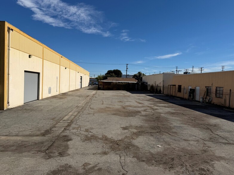 More Photos Of 2105 Edwards Ave, South El Monte Showroom For Lease