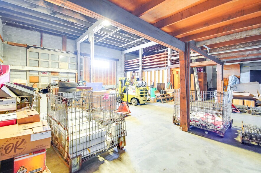 More Photos Of 4918 Napier St, Port Alberni Flex For Sale