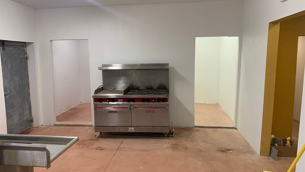 More Photos Of 1018 Union, Selma Storefront Retail Residential For Sale