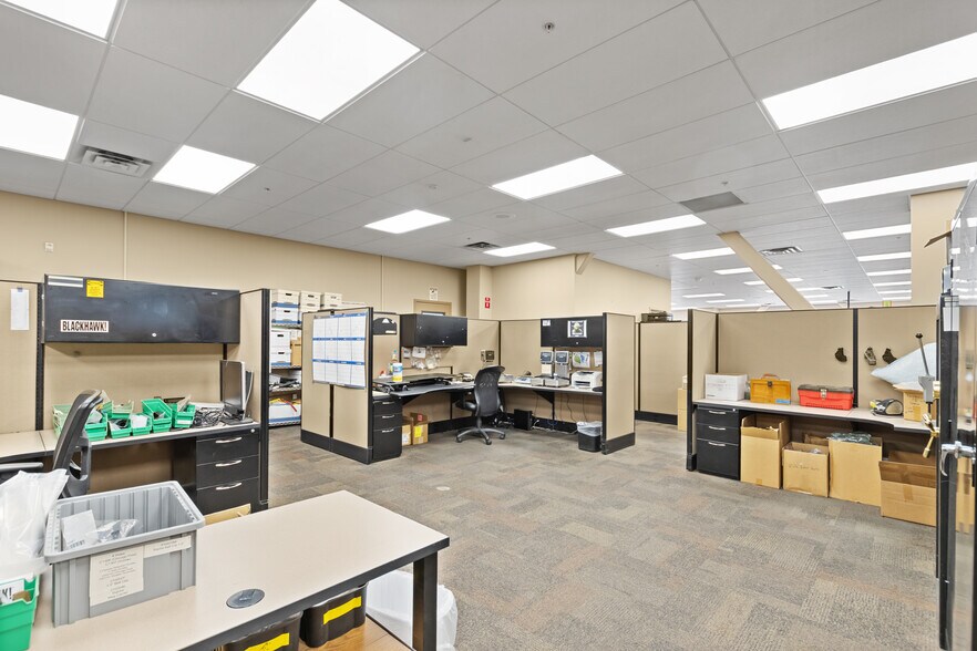 More Photos Of 275 Manhattan South Rd, Manhattan Light Manufacturing For Lease