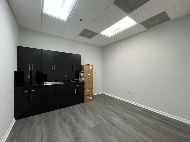 More Photos Of 7721-7751 N Military West Palm Beach FL 3341 trl, West Palm Beach Medical For Lease