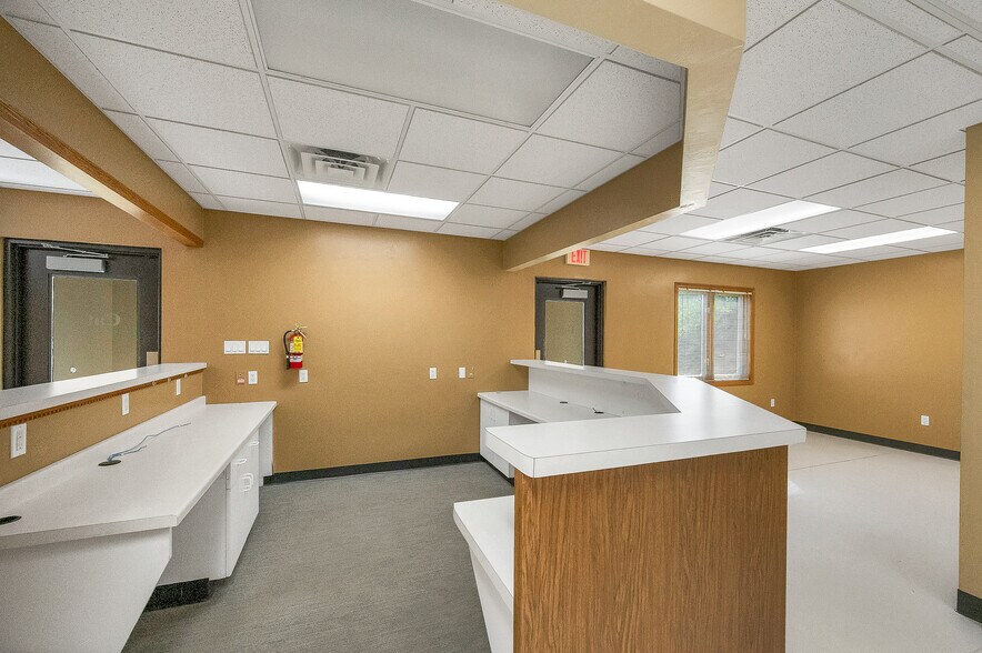 More Photos Of 2770 Manitowoc Rd, Green Bay Office For Sale