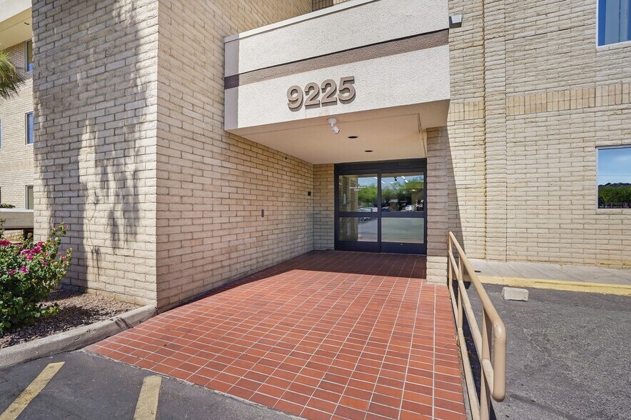 More Photos Of 9225 N 3rd St, Phoenix Medical For Lease