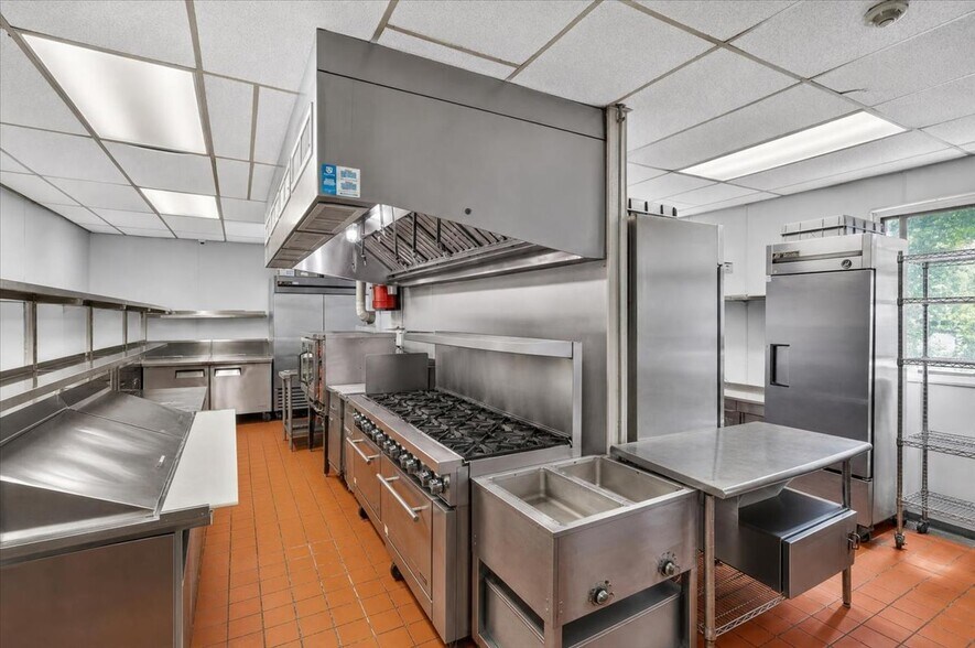 More Photos Of 11 E Pattagansett Rd, Niantic Restaurant For Sale