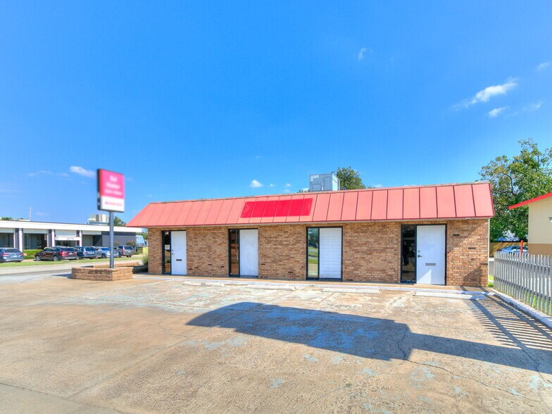 More Photos Of 6700 S Western Ave, Oklahoma City Office For Sale