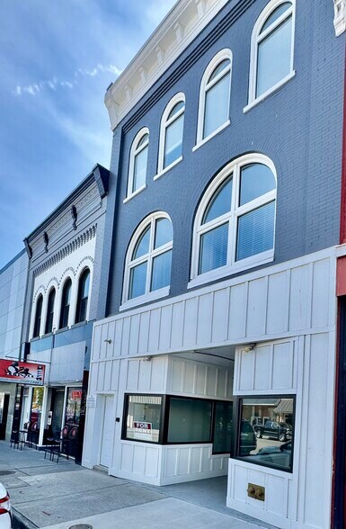More Photos Of 1143 E Main St, Radford Flex For Lease