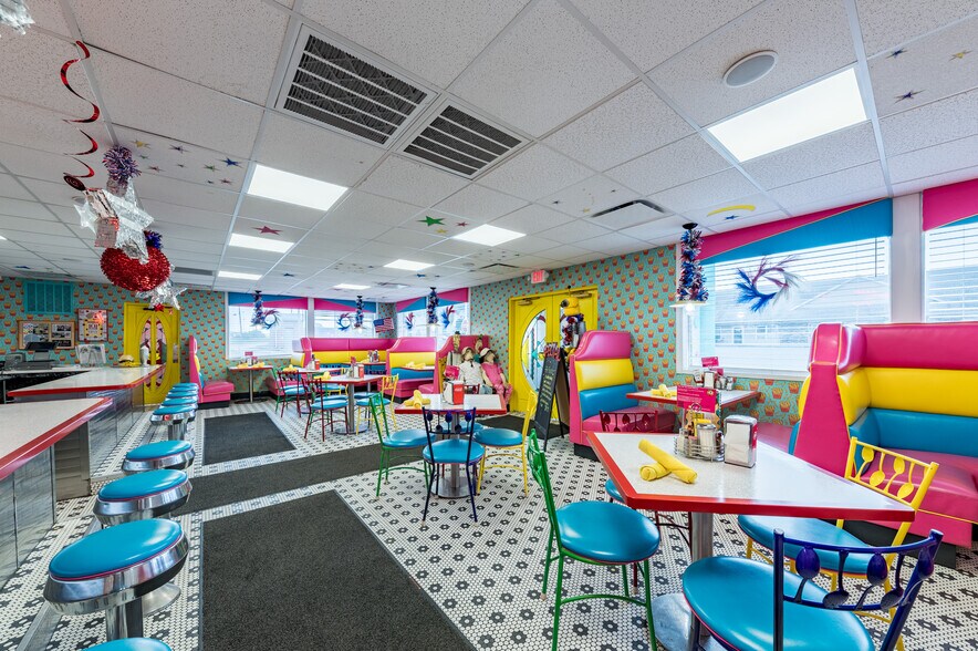 More Photos Of 1111 Fairmont Ave, Fairmont Restaurant For Sale