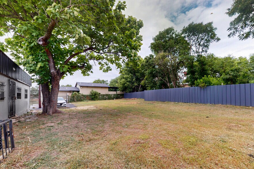 More Photos Of 3818 S Lancaster Rd, Dallas Flex For Lease