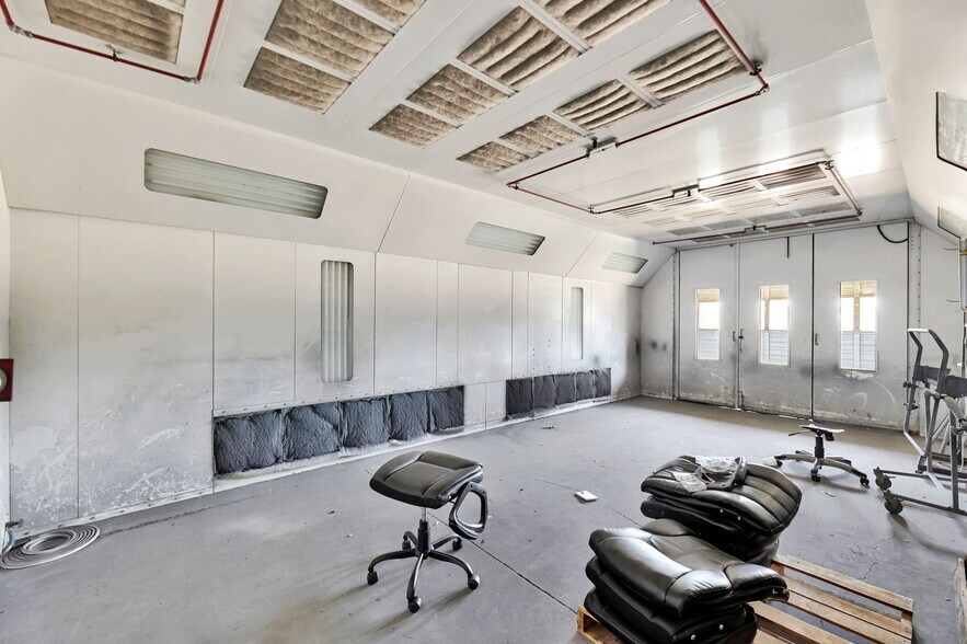 More Photos Of 11209 W Kellogg, Wichita Auto Dealership For Sale