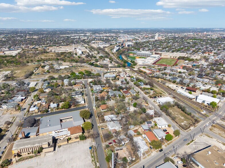 More Photos Of 204 Hunstock Ave, San Antonio Multifamily For Sale