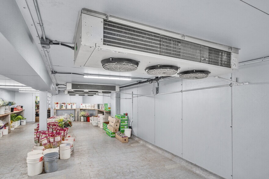 More Photos Of 2820 Broadmoor Ave, Concord Restaurant For Sale