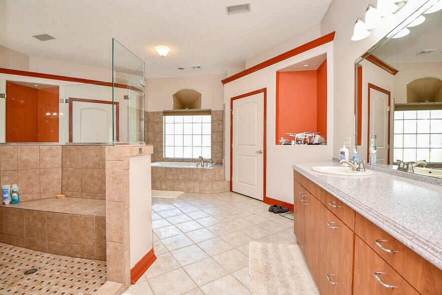 More Photos Of 540 Chisolm Trl, Wallis Manufactured Housing Mobile Home Park For Sale