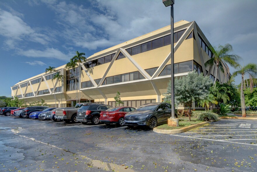 2200 W Commercial Blvd, Fort Lauderdale, FL 33309 Office For Lease