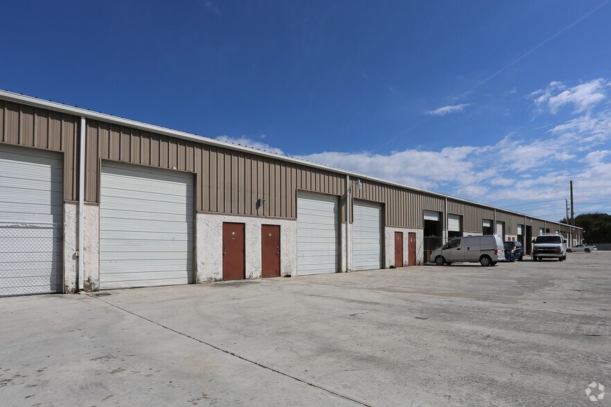 More Photos Of 5307 East Ave, Mangonia Park Warehouse For Lease