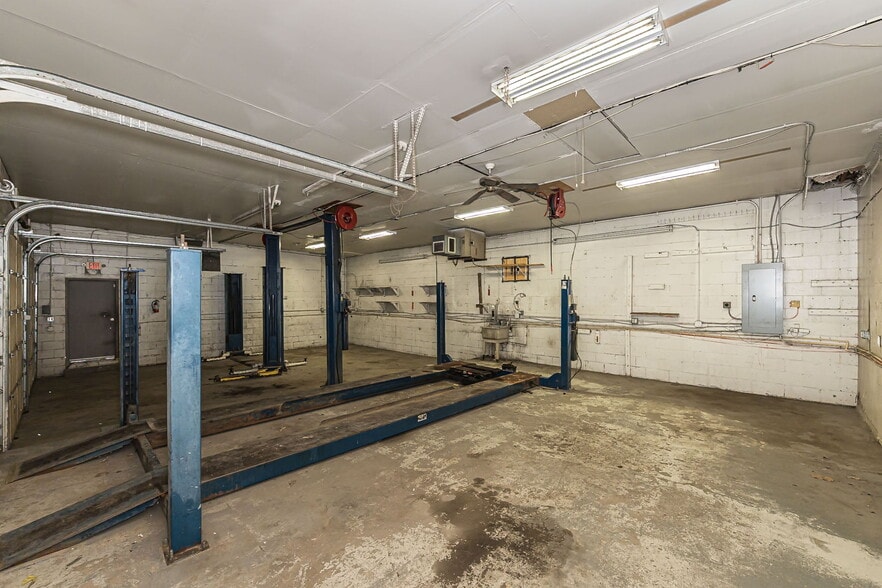 More Photos Of 4516 S St Peters Pky, Saint Charles Auto Dealership For Sale