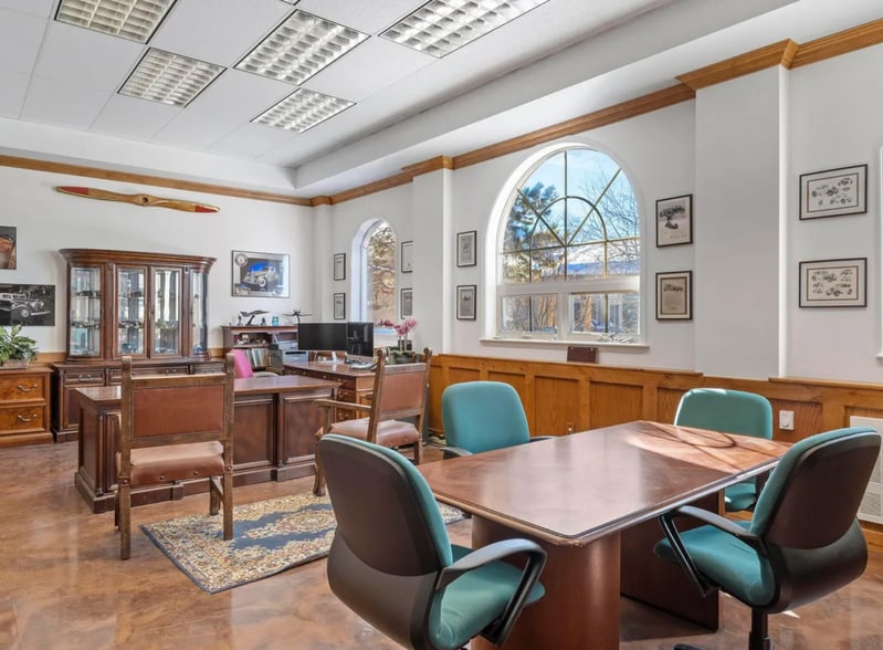 More Photos Of 1751 W Wolfensberger Rd, Castle Rock Flex For Sale