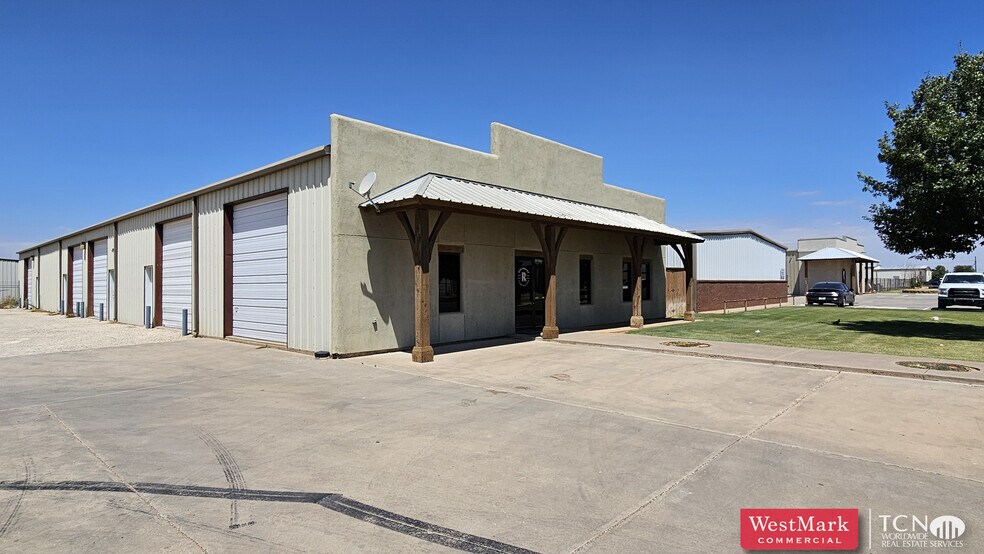 More Photos Of 8226 Valencia Ave, Lubbock Service For Lease