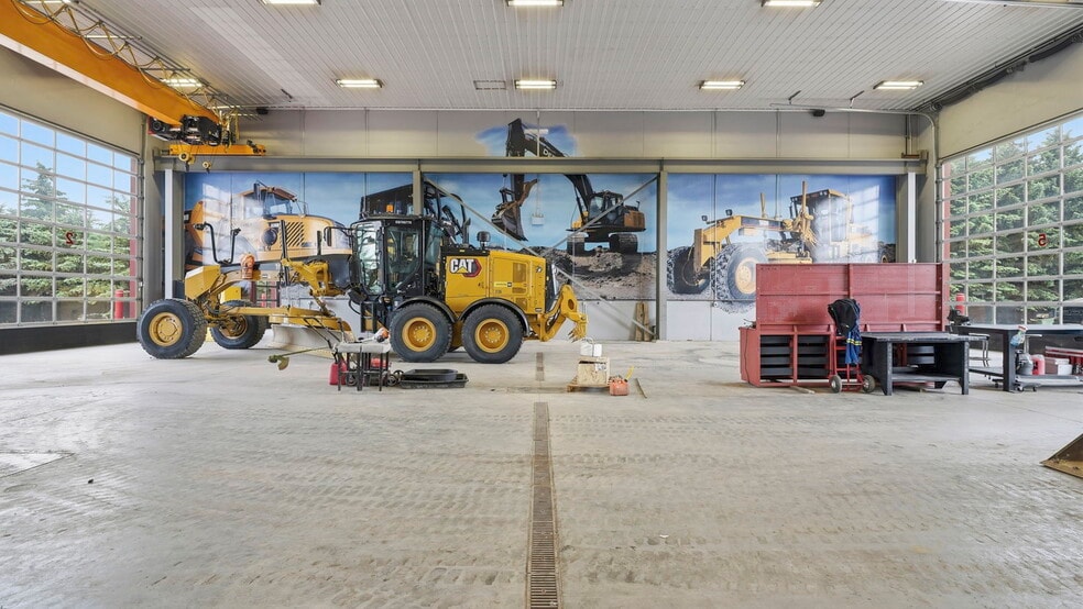 More Photos Of 490 South Ave, Spruce Grove Manufacturing For Sale
