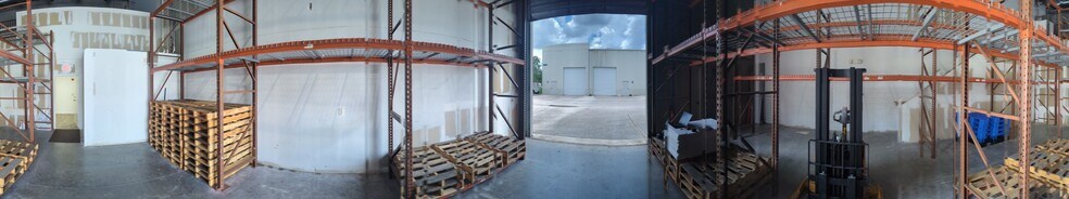 More Photos Of 585 NW Mercantile Pl, Port Saint Lucie Light Manufacturing For Sale