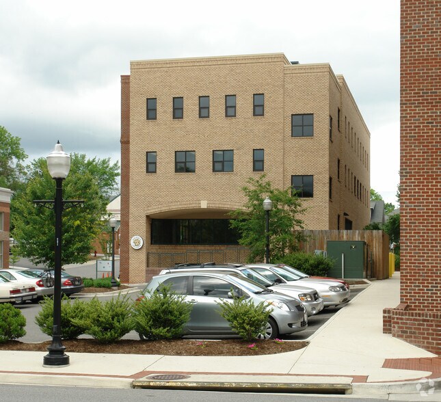 More Photos Of 202 S Main St, Blacksburg Apartments For Lease