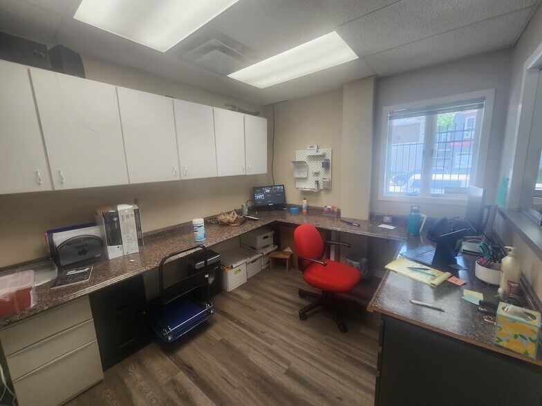 More Photos Of 936 W Greenfield Ave, Milwaukee Freestanding For Sale