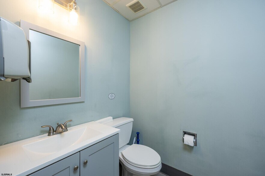 More Photos Of 535 Maple Ave, Linwood Veterinarian Kennel For Lease