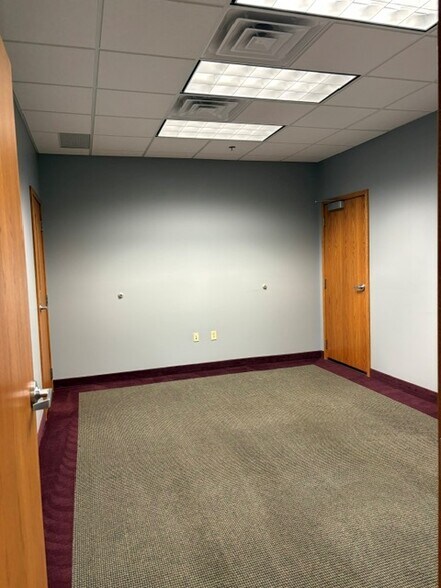 More Photos Of 2518 Superior Dr NW, Rochester Office For Lease