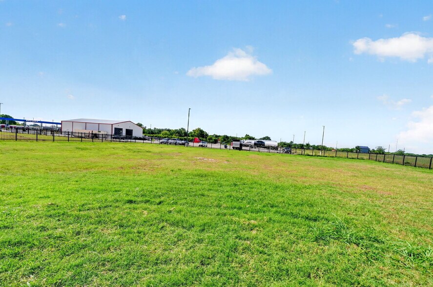 More Photos Of 4612 County Road 2200, Greenville Showroom For Sale