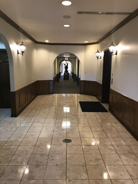 More Photos Of 5555 Airport Hwy, Toledo Office For Lease