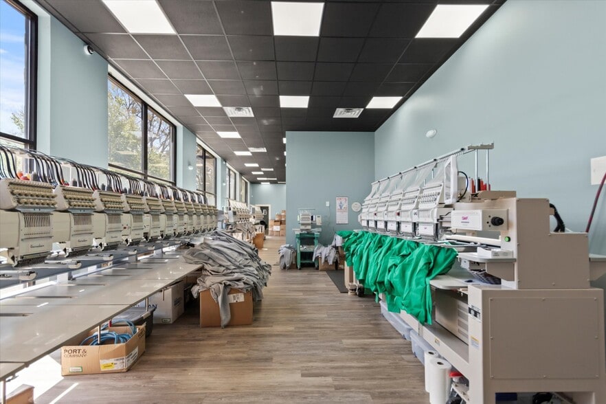 More Photos Of 102 Gin Oak Ct, Madison Freestanding For Sale