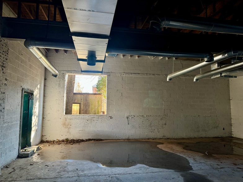 More Photos Of 292 E Smith St, Woodbridge Warehouse For Sale