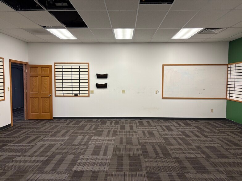 More Photos Of 4201 W 1st St, Duluth Warehouse For Sale