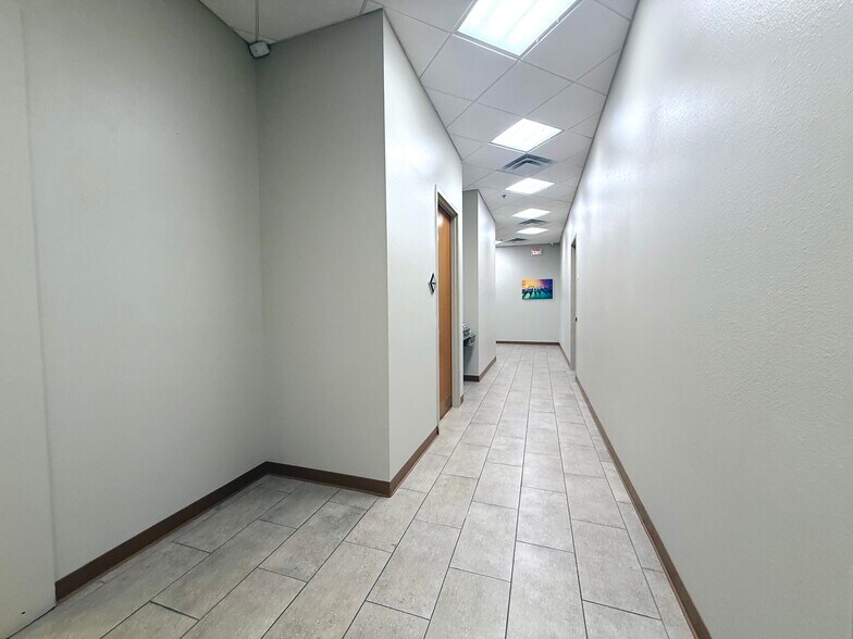 More Photos Of 1743 Park Center Dr, Orlando Medical For Lease