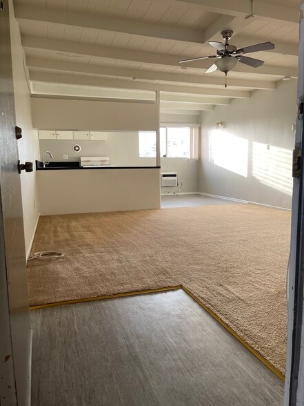 More Photos Of 1935 W Linden St, Riverside Apartments For Sale